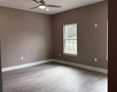 3513 Tomahawk Drive - Photo Thumbnail 3