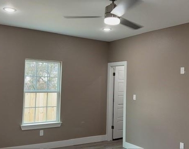 3513 Tomahawk Drive - Photo Thumbnail 7