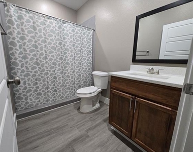 3513 Tomahawk Drive - Photo Thumbnail 4