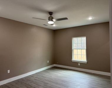 3513 Tomahawk Drive - Photo Thumbnail 11