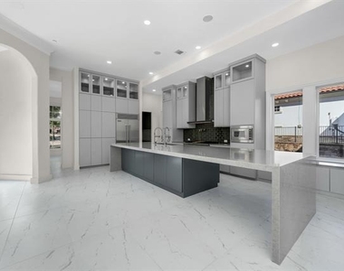 6363 Pintail Lane - Photo Thumbnail 10