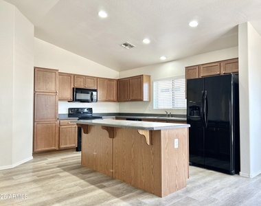 38564 N La Grange Lane - Photo Thumbnail 6