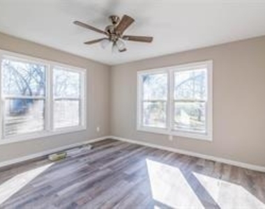 220 W Murray Street - Photo Thumbnail 11