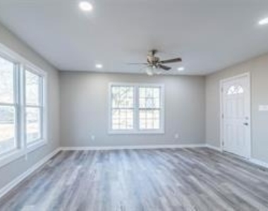 220 W Murray Street - Photo Thumbnail 1