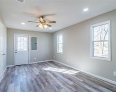 220 W Murray Street - Photo Thumbnail 5