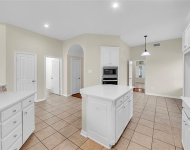 3920 Autumn Lane - Photo Thumbnail 12