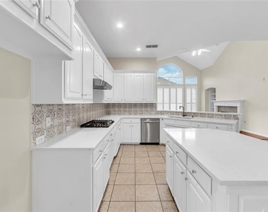 3920 Autumn Lane - Photo Thumbnail 9