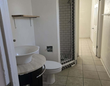 909 N Kadota Avenue - Photo Thumbnail 5