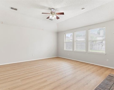 522 Colt Drive - Photo Thumbnail 9