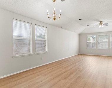 522 Colt Drive - Photo Thumbnail 4