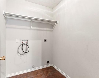 522 Colt Drive - Photo Thumbnail 14
