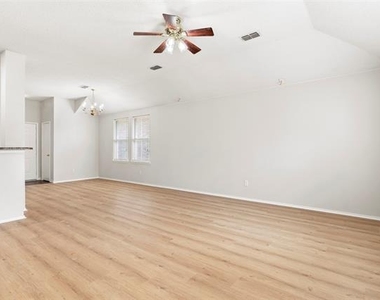 522 Colt Drive - Photo Thumbnail 12