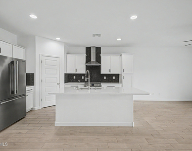 2058 S 241st Avenue - Photo Thumbnail 7