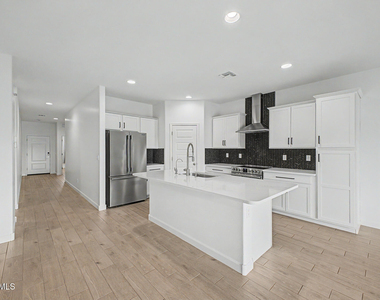 2058 S 241st Avenue - Photo Thumbnail 8