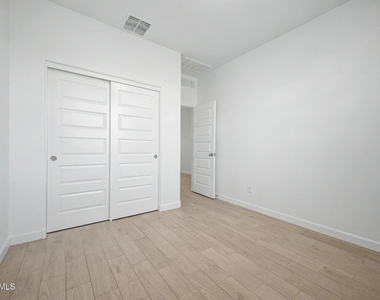 2058 S 241st Avenue - Photo Thumbnail 21