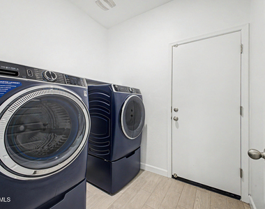 2058 S 241st Avenue - Photo Thumbnail 26