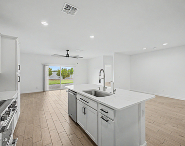 2058 S 241st Avenue - Photo Thumbnail 10