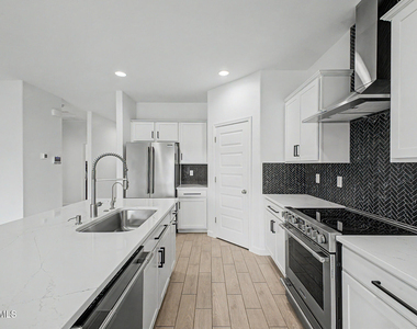 2058 S 241st Avenue - Photo Thumbnail 9