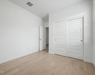 2058 S 241st Avenue - Photo Thumbnail 22