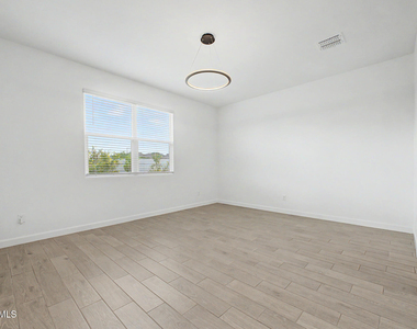 2058 S 241st Avenue - Photo Thumbnail 13