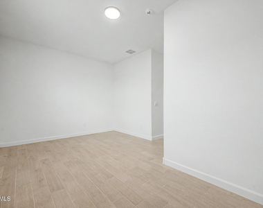 2058 S 241st Avenue - Photo Thumbnail 24