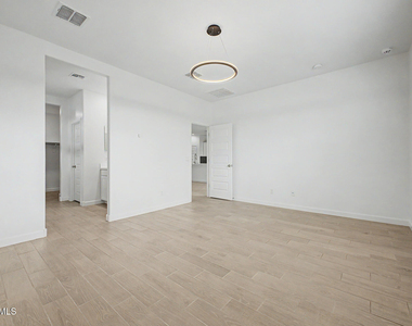2058 S 241st Avenue - Photo Thumbnail 14