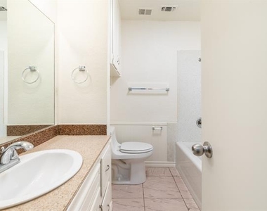 756 E Pecan Street - Photo Thumbnail 8