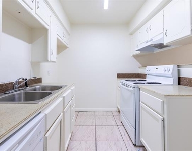 756 E Pecan Street - Photo Thumbnail 6