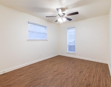 756 E Pecan Street - Photo Thumbnail 9