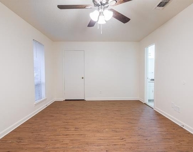 756 E Pecan Street - Photo Thumbnail 12