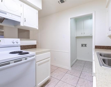 756 E Pecan Street - Photo Thumbnail 7
