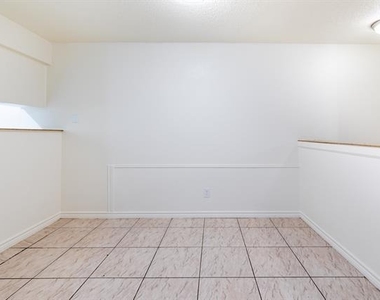 756 E Pecan Street - Photo Thumbnail 5