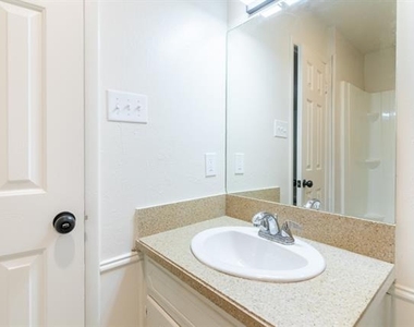 756 E Pecan Street - Photo Thumbnail 18