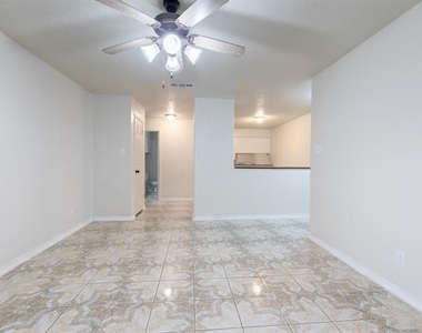 756 E Pecan Street - Photo Thumbnail 5