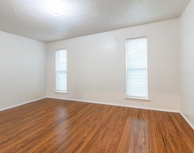 756 E Pecan Street - Photo Thumbnail 15