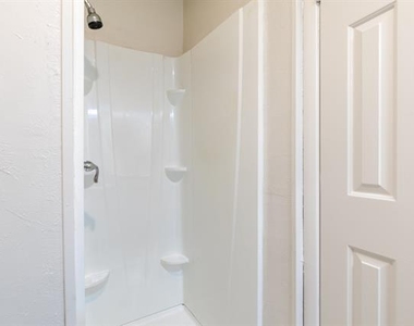 756 E Pecan Street - Photo Thumbnail 17