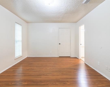756 E Pecan Street - Photo Thumbnail 14