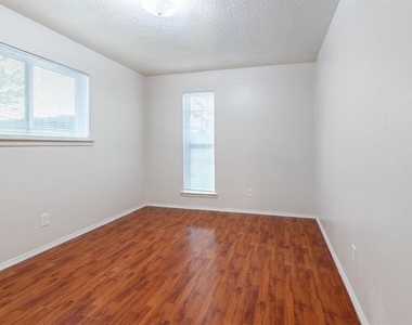 756 E Pecan Street - Photo Thumbnail 12