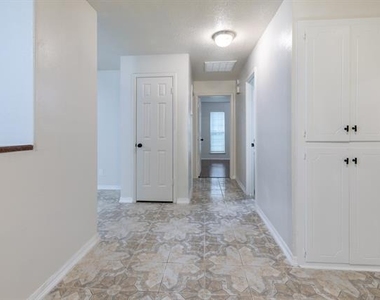 756 E Pecan Street - Photo Thumbnail 10