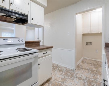 756 E Pecan Street - Photo Thumbnail 9