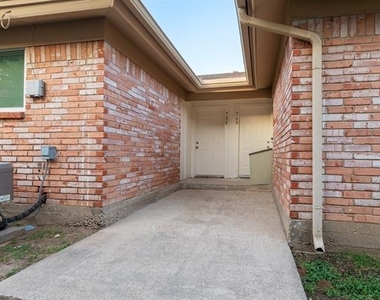756 E Pecan Street - Photo Thumbnail 2