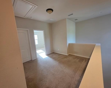 945 Brookville Court - Photo Thumbnail 8