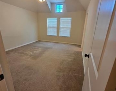945 Brookville Court - Photo Thumbnail 13