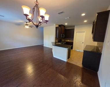 945 Brookville Court - Photo Thumbnail 4