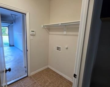 945 Brookville Court - Photo Thumbnail 7