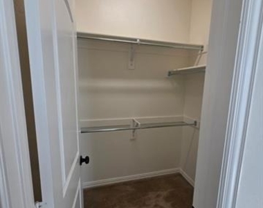 945 Brookville Court - Photo Thumbnail 14