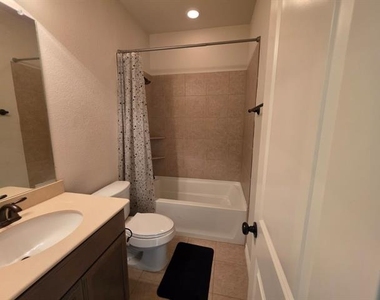 945 Brookville Court - Photo Thumbnail 15