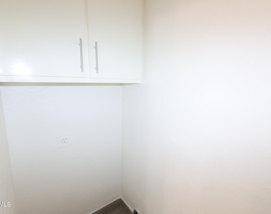 7610 N 61st Avenue - Photo Thumbnail 15