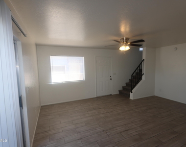 7610 N 61st Avenue - Photo Thumbnail 4
