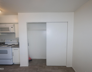 7610 N 61st Avenue - Photo Thumbnail 19